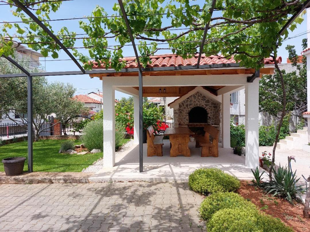 Apartments Nina Vodice Exterior foto