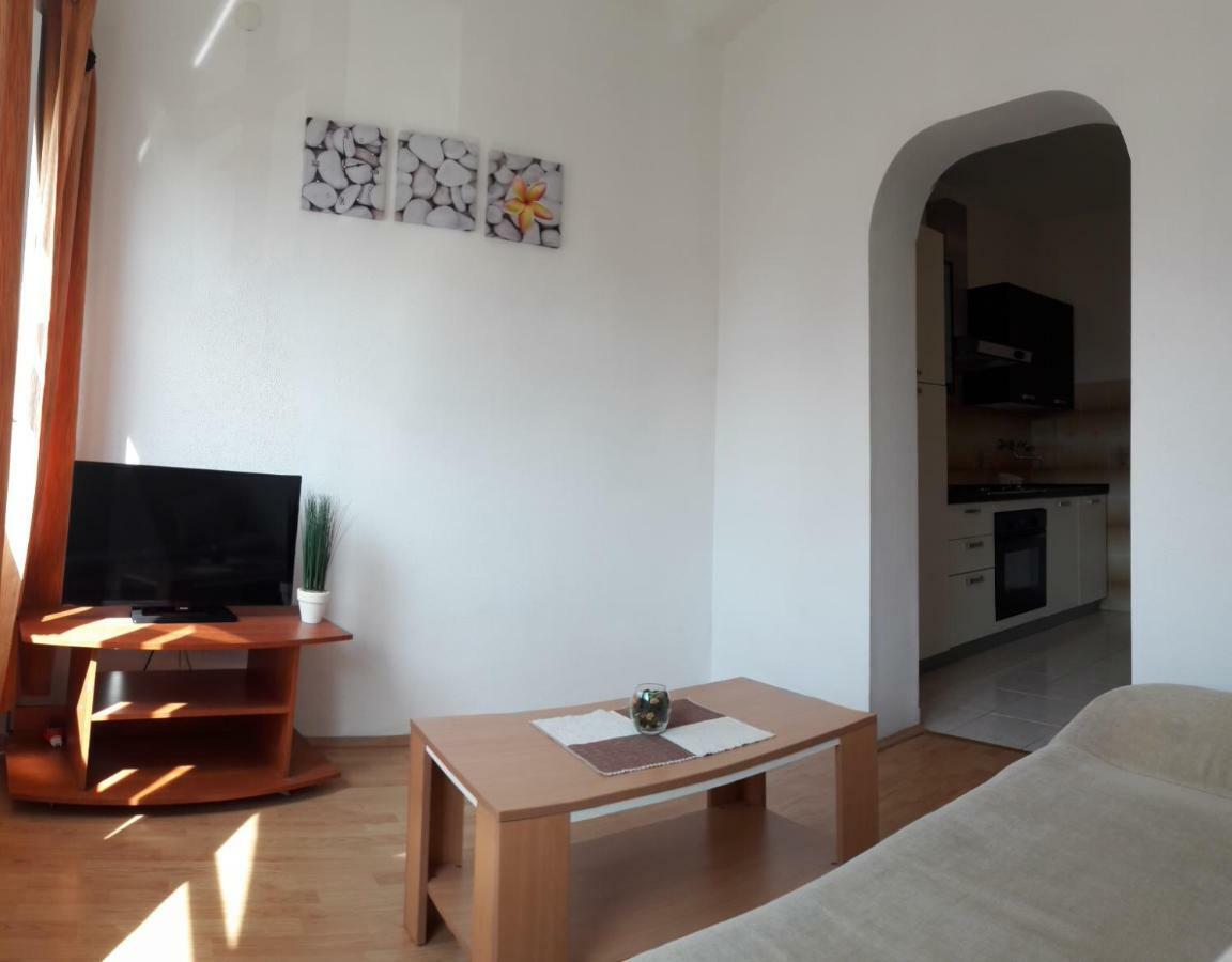 Apartments Nina Vodice Exterior foto