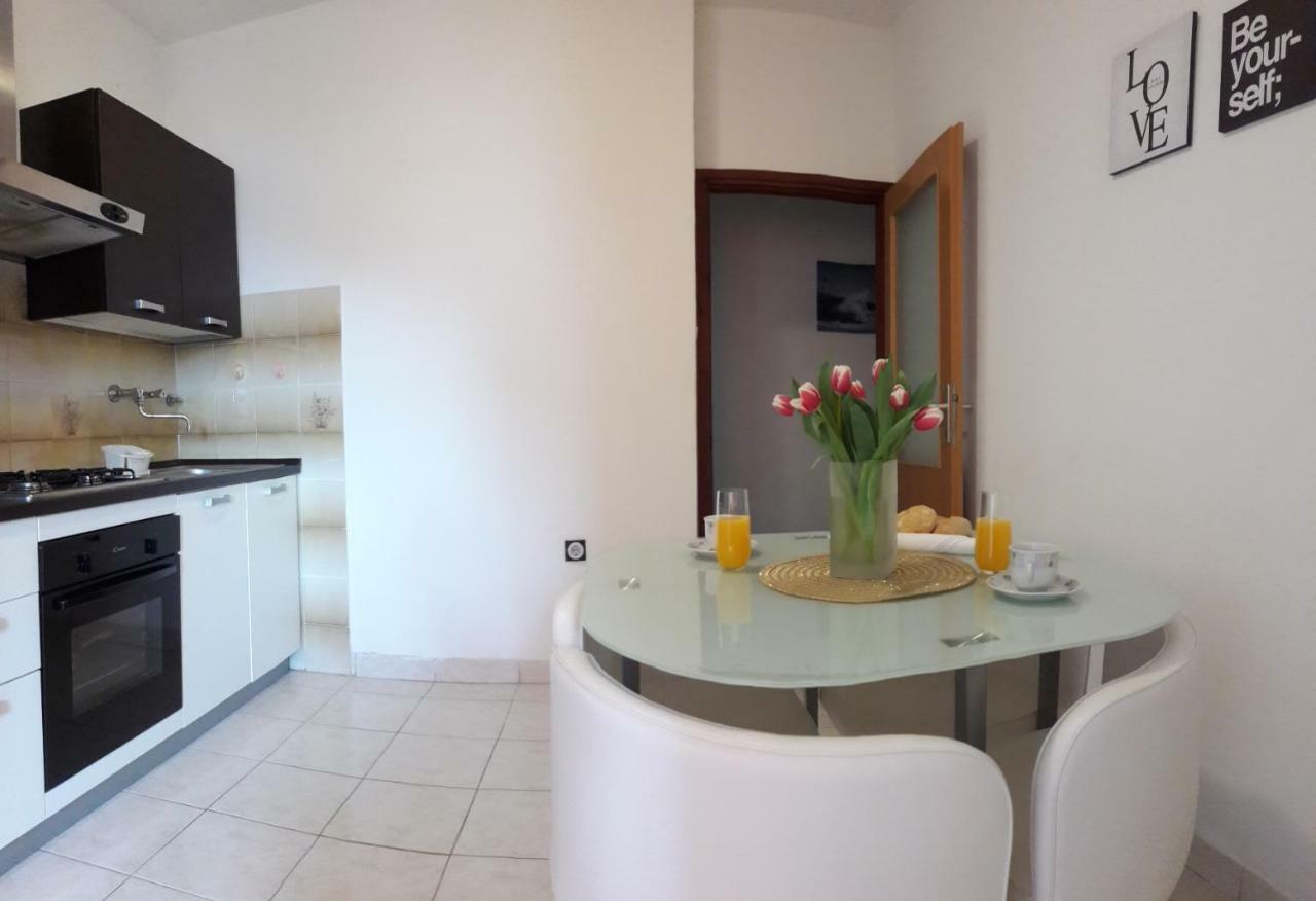 Apartments Nina Vodice Exterior foto