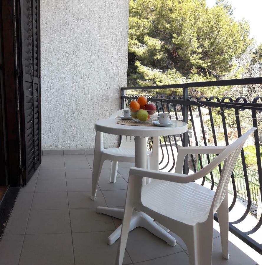 Apartments Nina Vodice Exterior foto