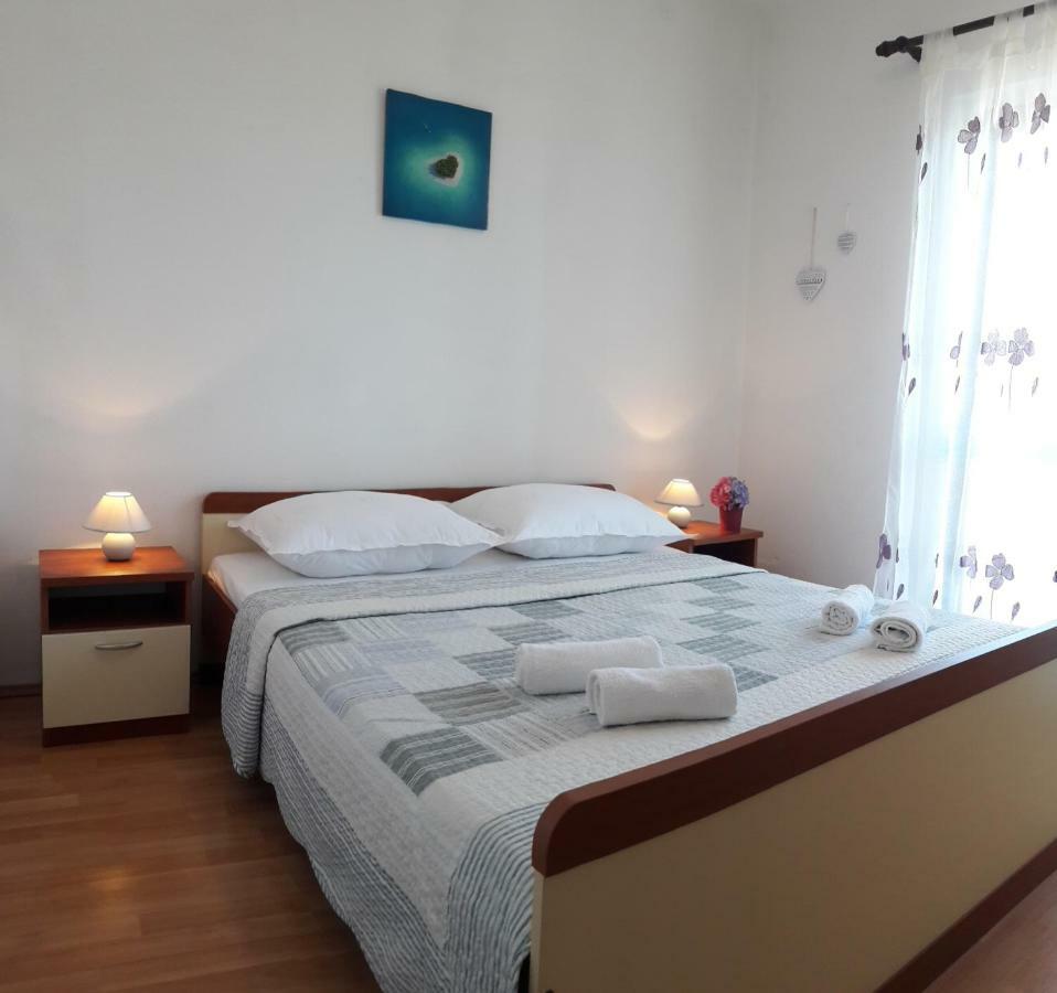 Apartments Nina Vodice Exterior foto