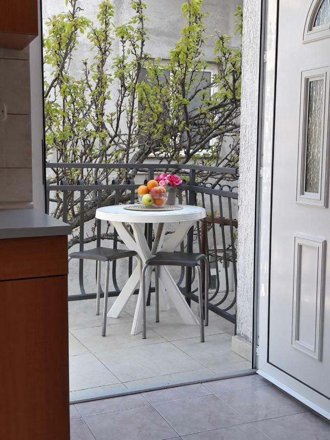 Apartments Nina Vodice Exterior foto