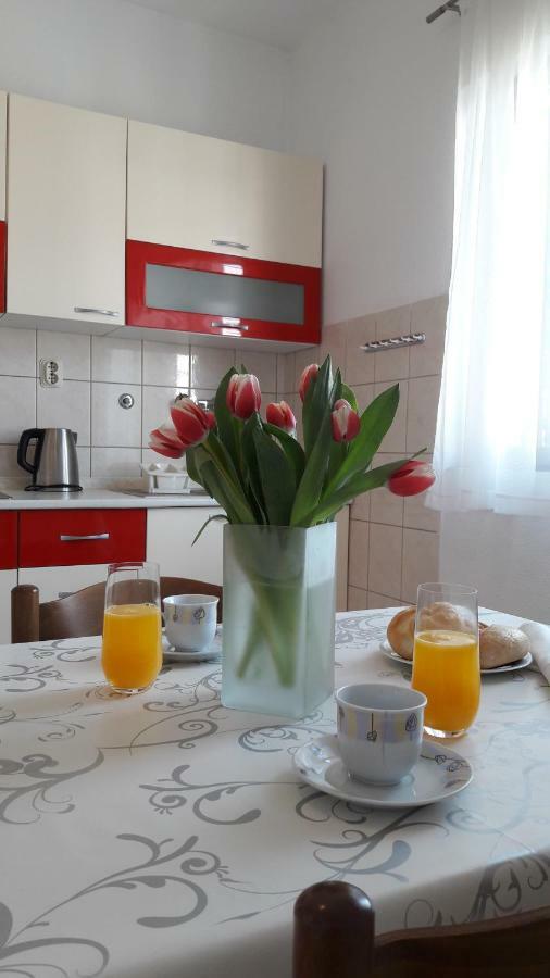 Apartments Nina Vodice Exterior foto