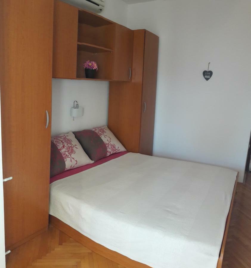 Apartments Nina Vodice Exterior foto