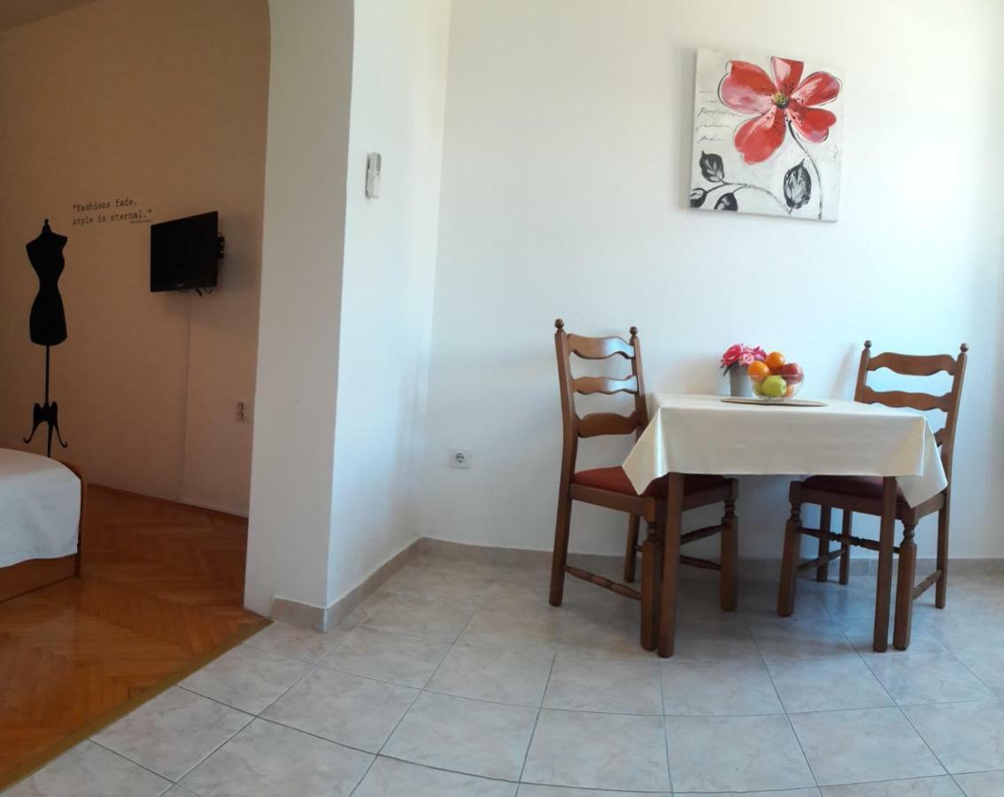 Apartments Nina Vodice Exterior foto