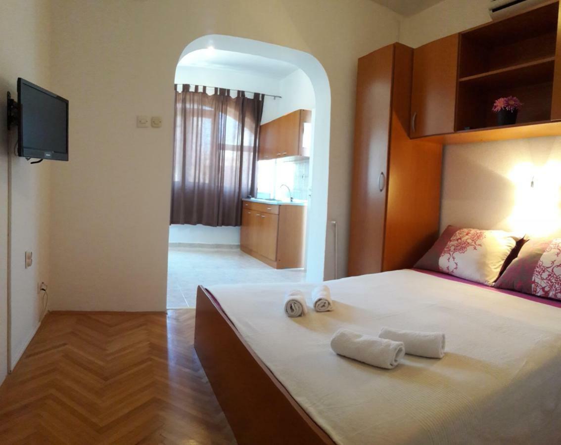 Apartments Nina Vodice Exterior foto