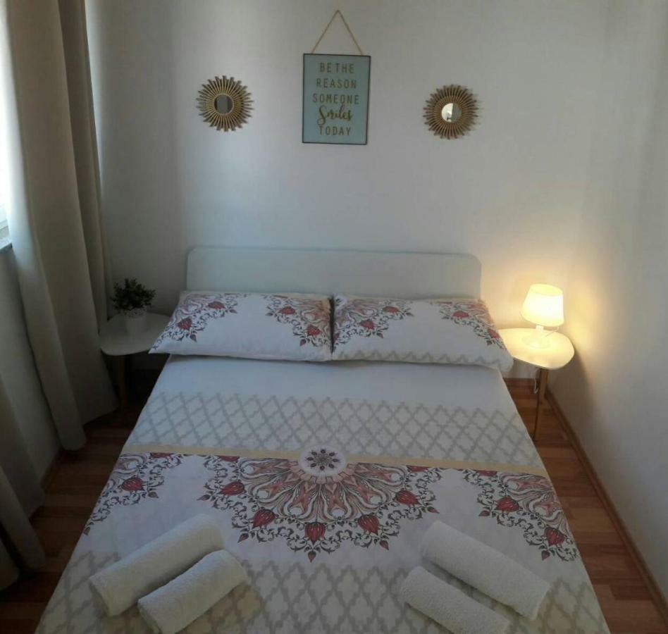 Apartments Nina Vodice Exterior foto